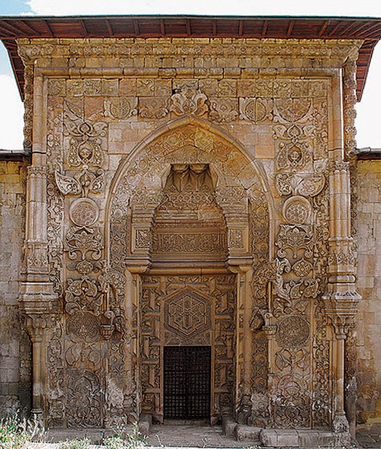 Divriği Ulucamii’nin kuzey cephesindeki taçkapısı