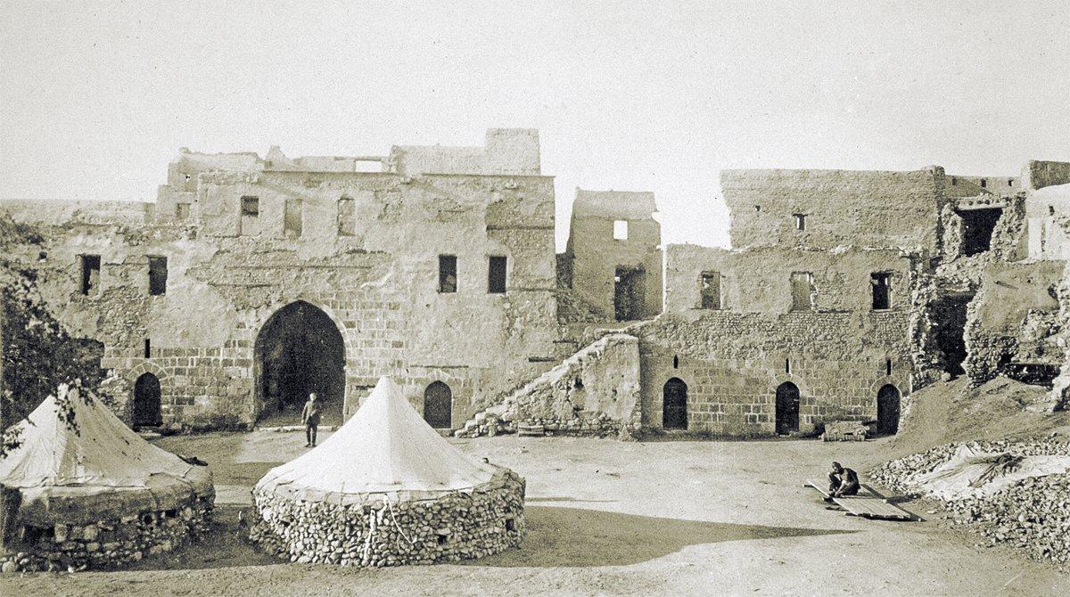 XX. yüzyıl başlarında Akabe Kalesi’nin içten görünüşü (İÜ Ktp., Albüm, nr. 90644)
