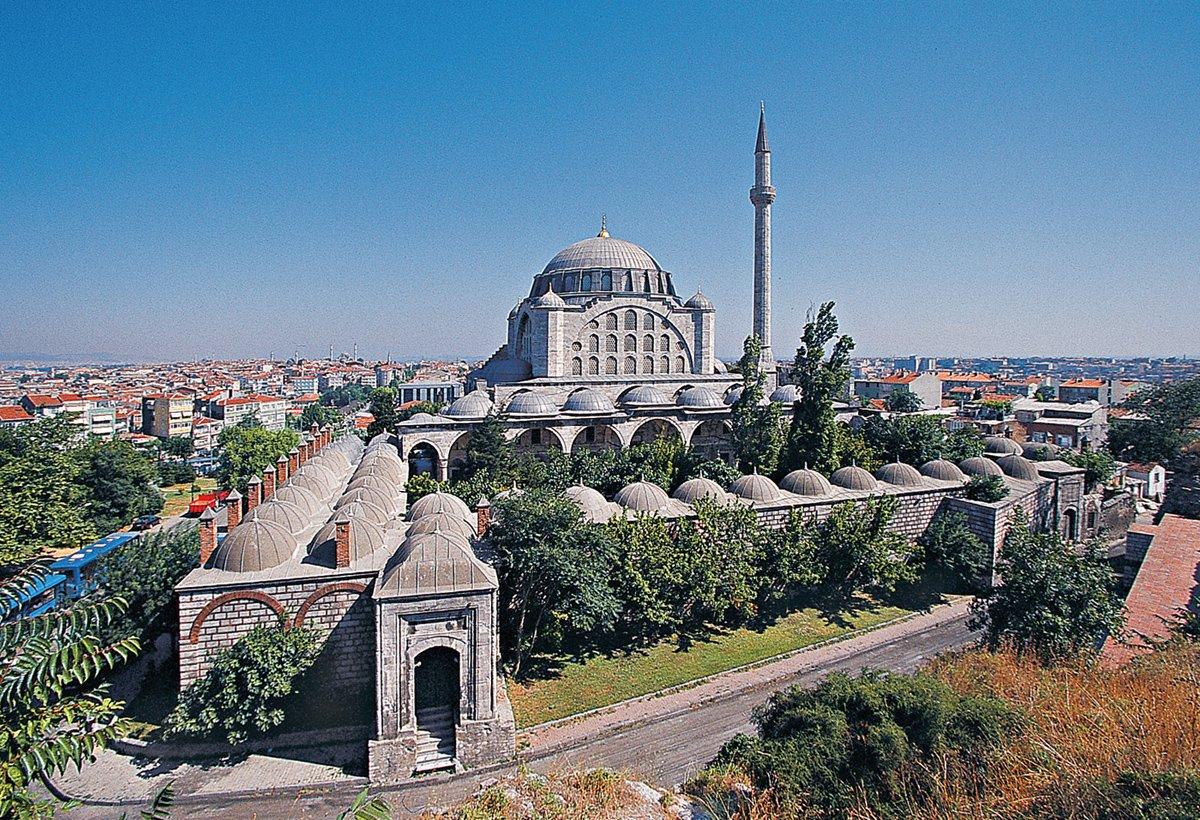 Mihrimah Sultan tarafından Edirnekapı’da yaptırılan cami ve medrese