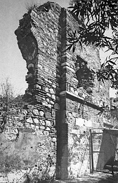 Balyabadra Kalesi’nde II. Bayezid Camii’nin kalıntıları – Yunanistan