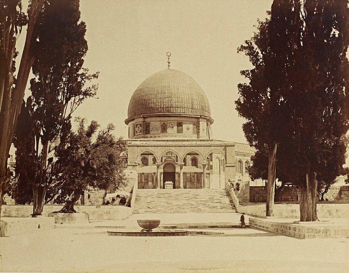 Kubbetü’s-sahre’nin güneyden, Mescid-i Aksâ yönünden görünümü (İÜNEK, II. Abdülhamid Han Fotoğraf Albümleri, nr. 90482/16)