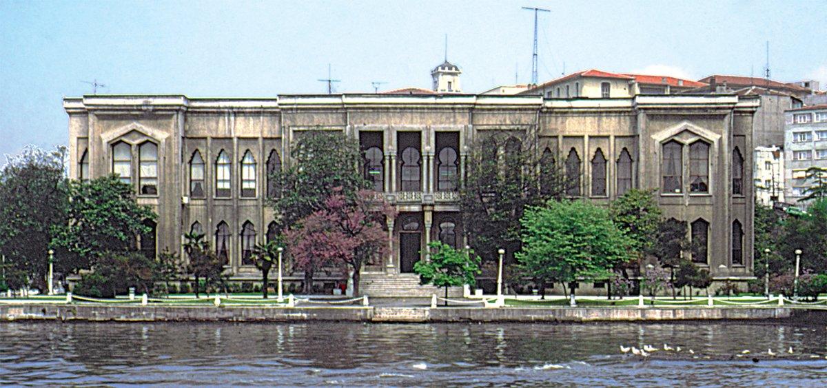 Günümüzde Kuzey Deniz Saha Komutanlığı olarak kullanılan Kasımpaşa’daki Bahriye Nezâreti binası – Beyoğlu/İstanbul