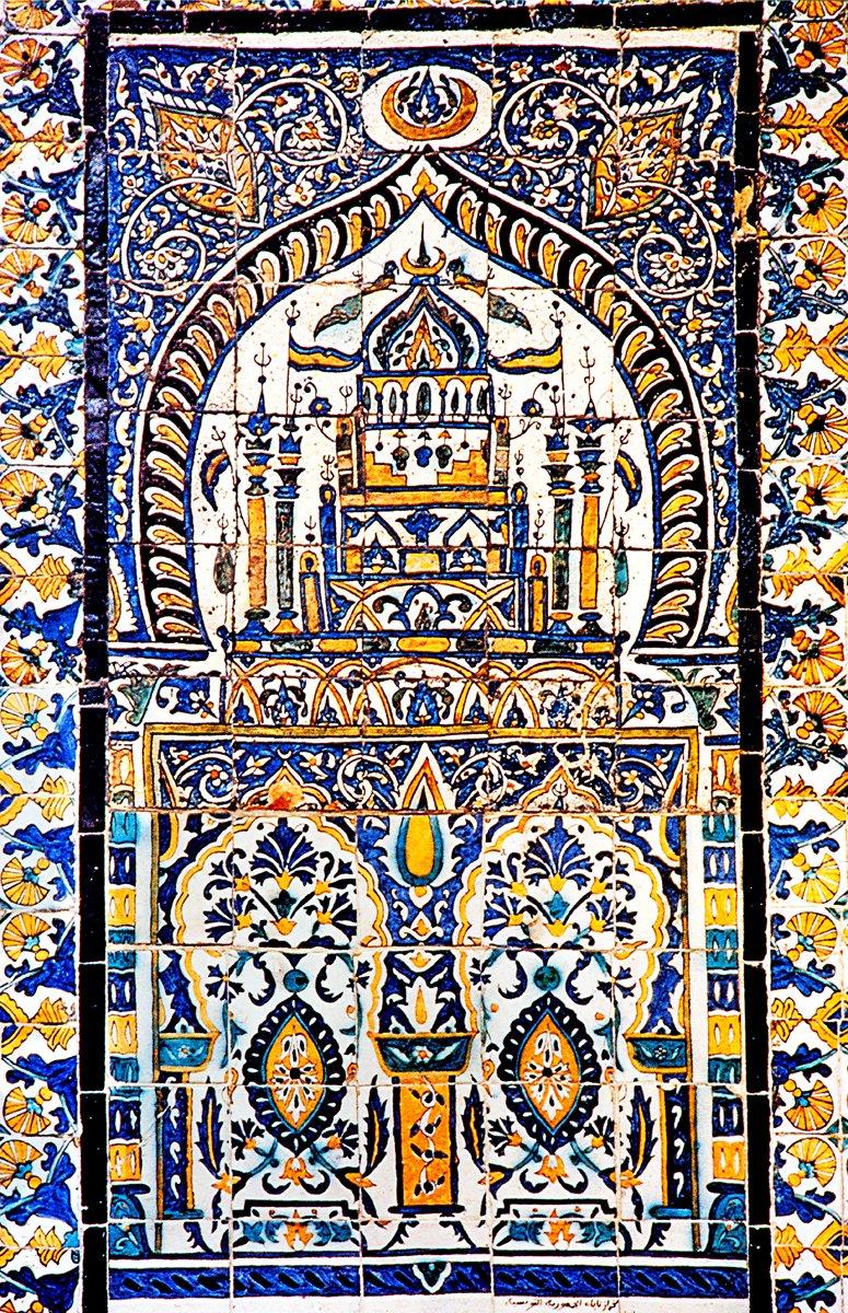 Gürcü Camii’nin çini panolarından biri