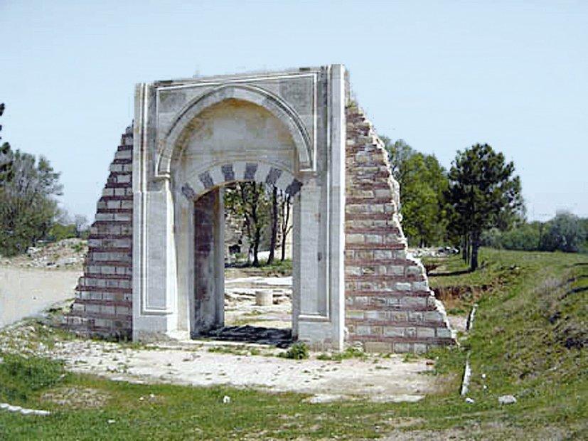 Edirne Sarây-ı Hümâyunu’na ait bir kapının kalıntısı