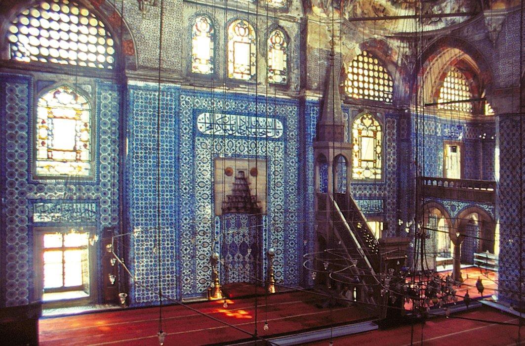 Rüstem Paşa Camii’nin harim kısmından bir görünüş – Fatih/İstanbul