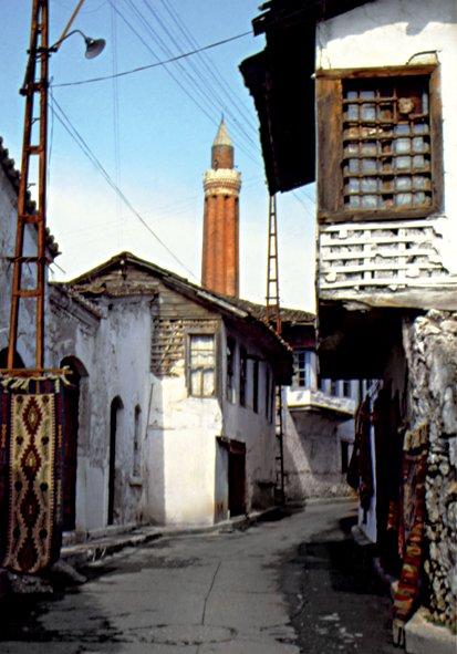 Antalya Kaleiçi evleri ve Yivli Minare