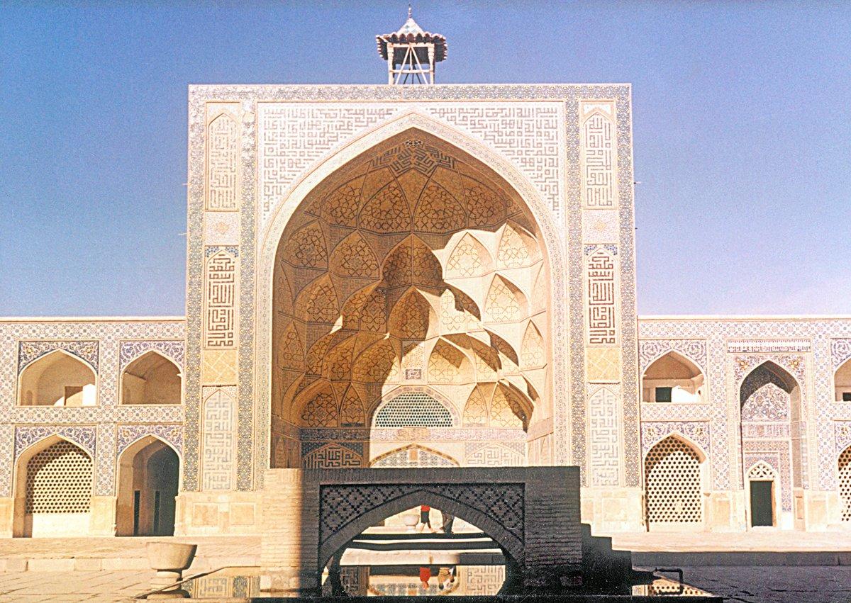 İsfahan Cuma Camii’nin kuzeybatı eyvanı