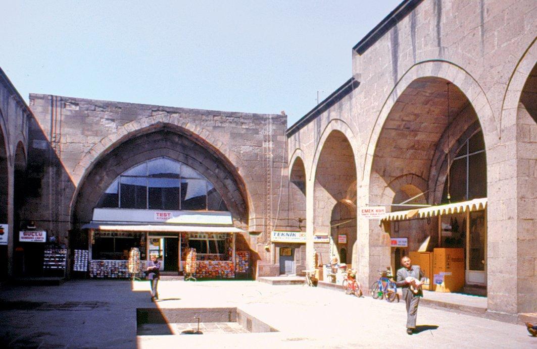 Sâhibiye Medresesi’nin avlusundan bir görünüş – Kayseri