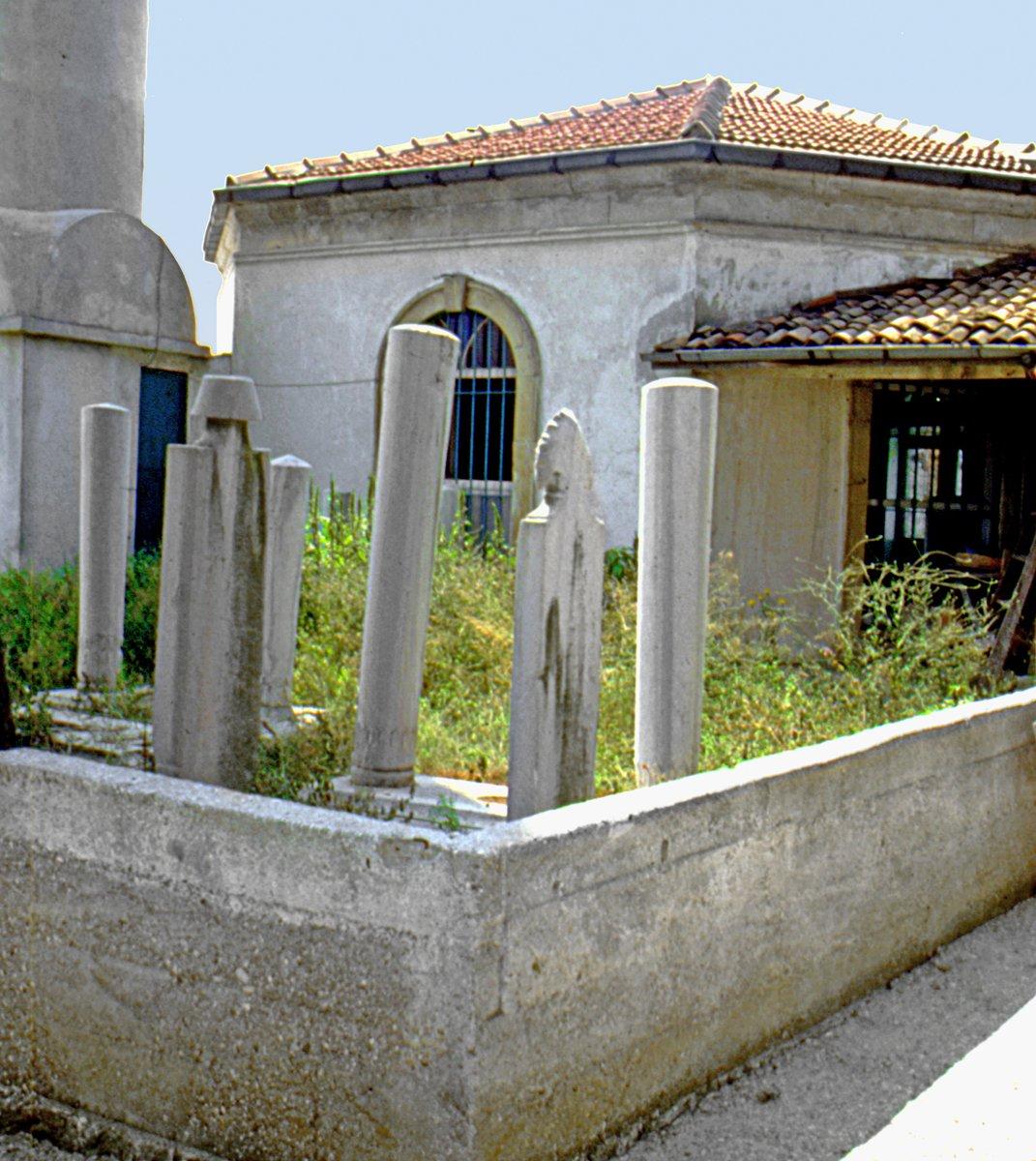 Atâ Efendi Tekkesi’nin hazîresi