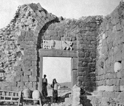 Cizre Kalesi kapısının kalıntıları