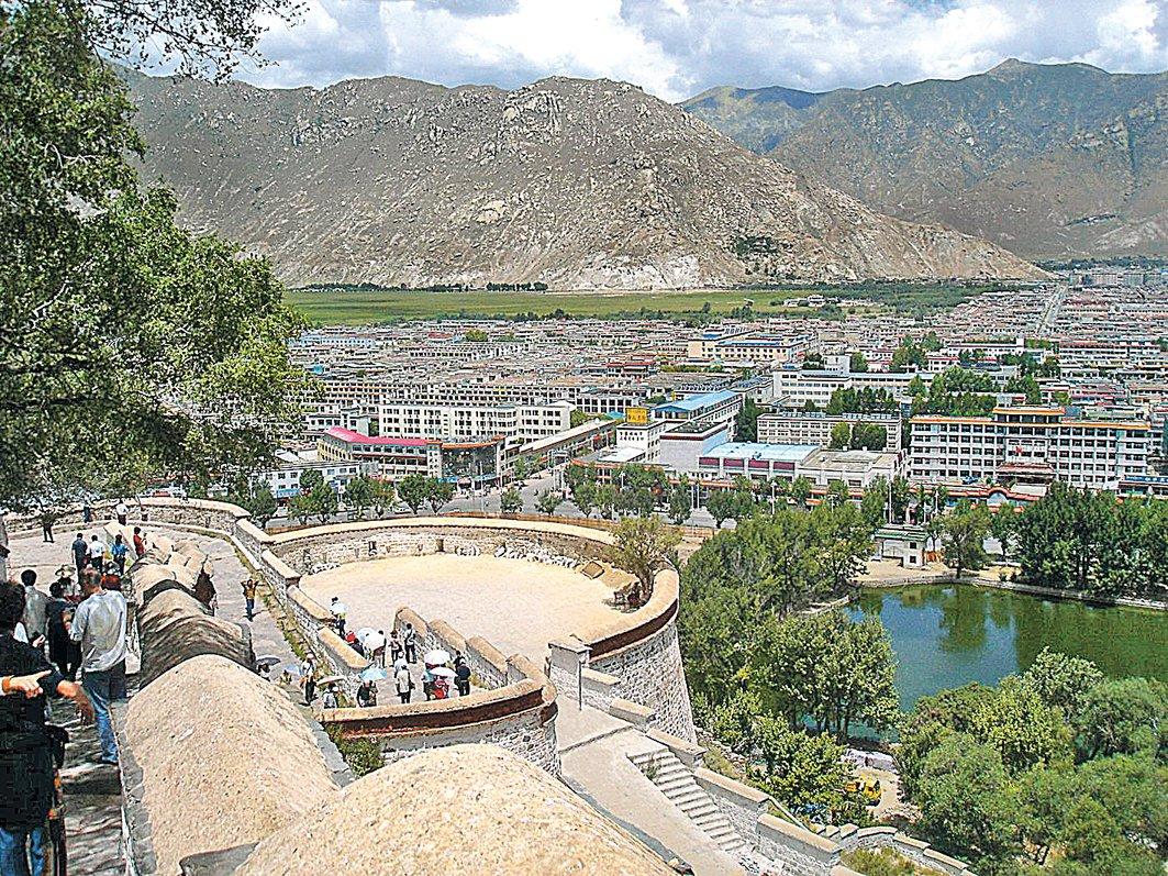 Potala Sarayı’ndan Lhasa’nın görünüşü