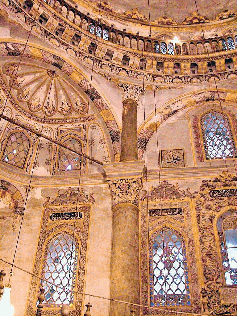 Şumnu’da Şerif Halil Paşa Camii harimindenbir detay (Stephan Lewis fotoğraf arşivi)