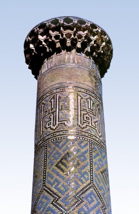 Uluğ Bey Medresesi’nin kuzeydoğu köşesindeki minare