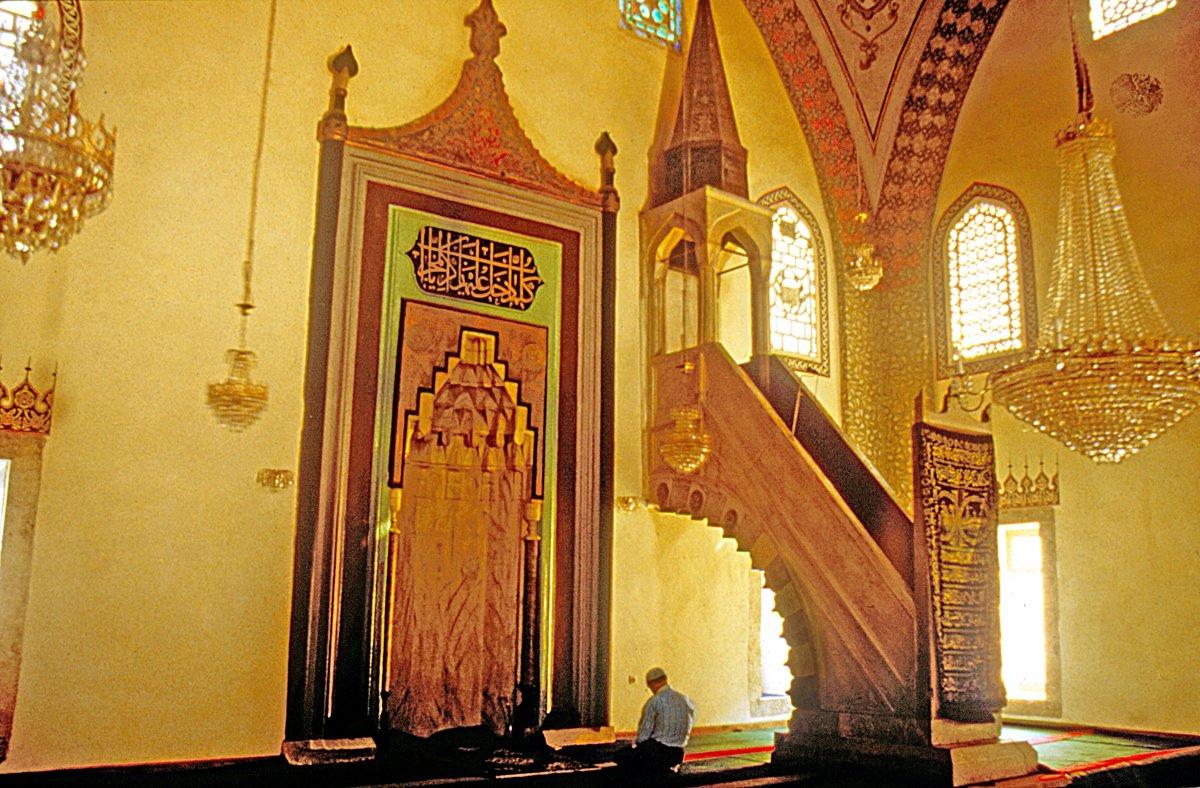 Halime Hatun Camii’nin içinden bir görünüş