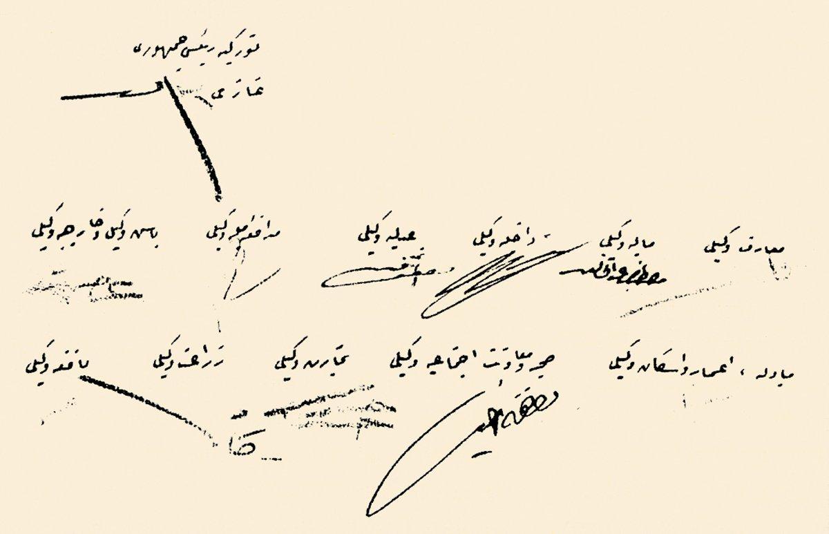 3 Nisan 1340 tarihli Bakanlar Kurulu Kararnâmesi’nde Cumhurbaşkanı Gazi Mustafa Kemal ve diğer bakanların imzaları