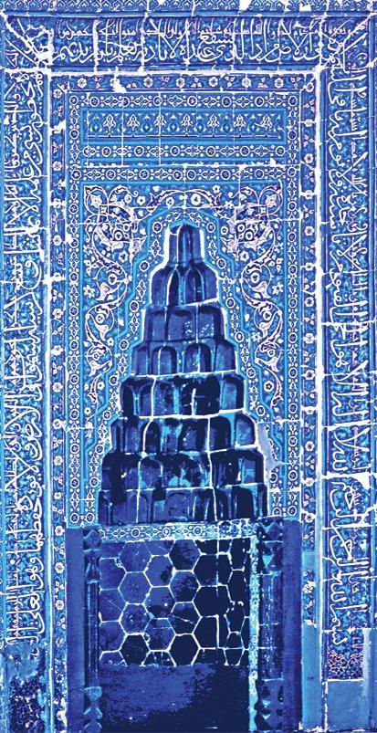 Çinili Köşk’e taşınmış olanKaraman İbrâhim Bey İmareti’nin çini mihrabı
