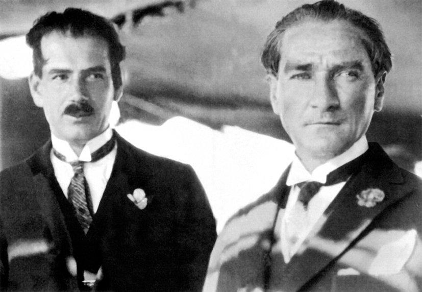 Ruşen Eşref Mustafa Kemal ile Ertuğrul yatında (5 Haziran 1928)
