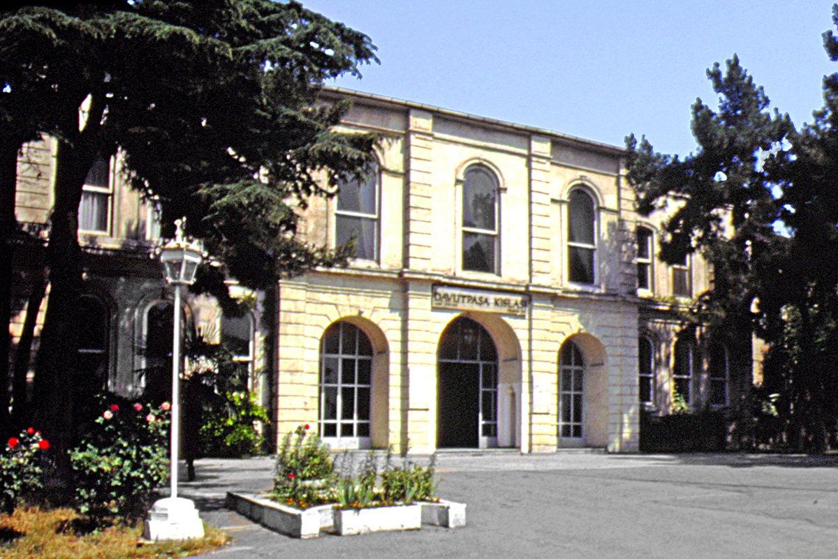 Dâvud Paşa Kışlası’nın ön cephesi