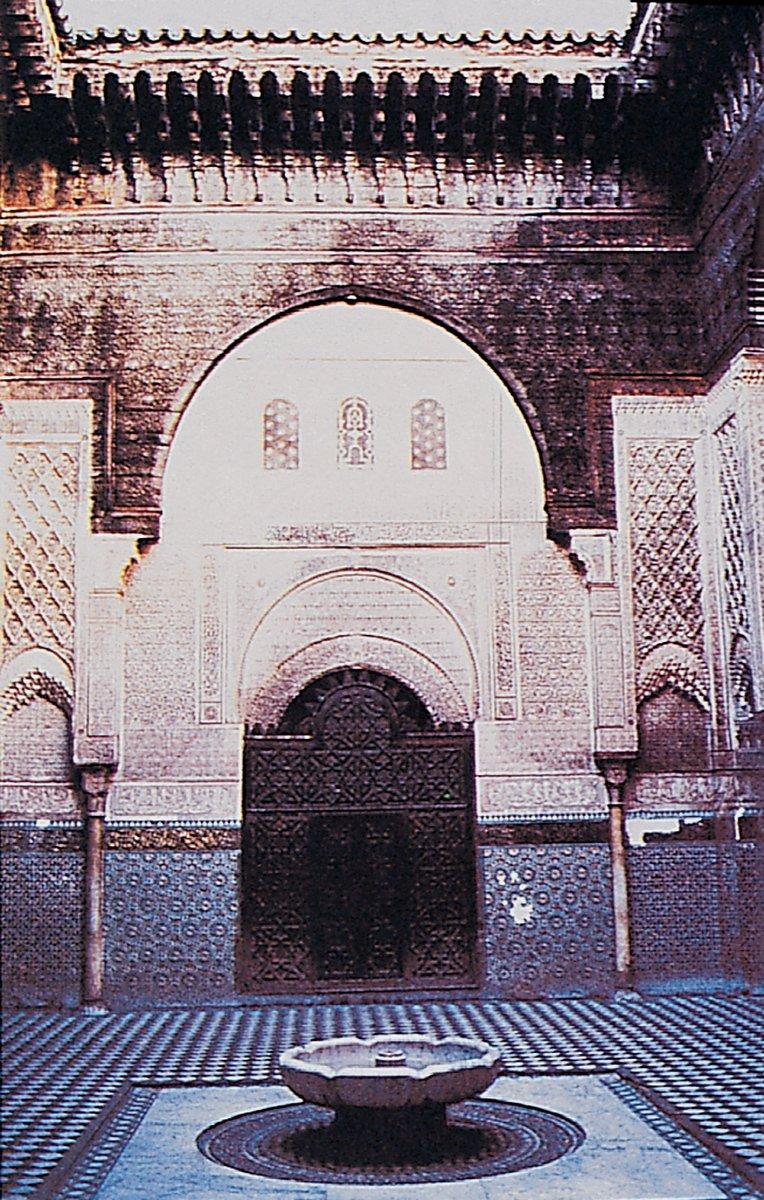 I. Ebû Saîd devrine ait 723 (1323) tarihli Medresetü’l-Attârîn’in avlusundan bir görünüş – Fas