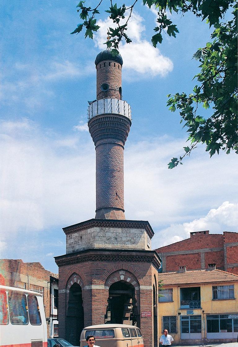 Bursa Timurtaş Paşa Camii’nin şadırvan üzerine oturan minaresi