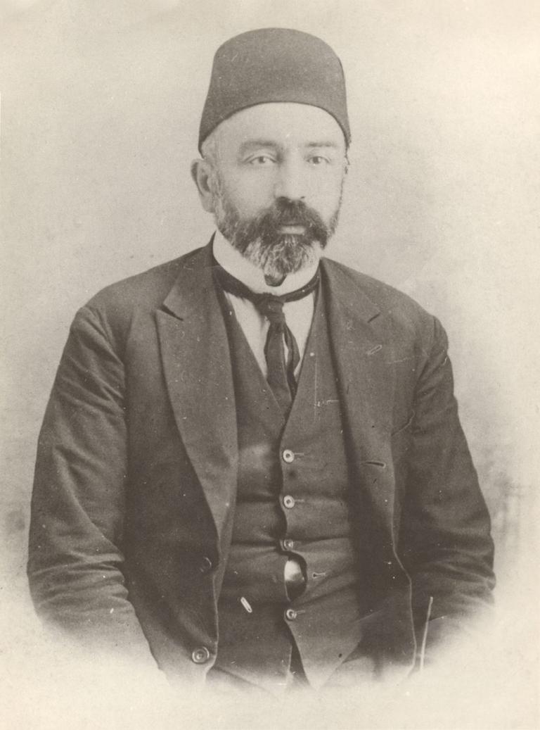 Mehmed Âkif’in İstiklâl Marşı’nı yazmadan kısa süre önce (1920), Burdur mebusu iken çekilmiş bir fotoğrafı (M. Ruyan Soydan koleksiyonu)