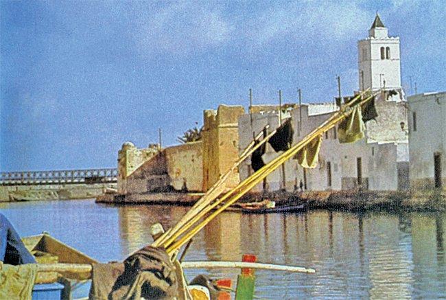 Benzert’in eski limanı ve kalesinden bir görünüş – Tunus