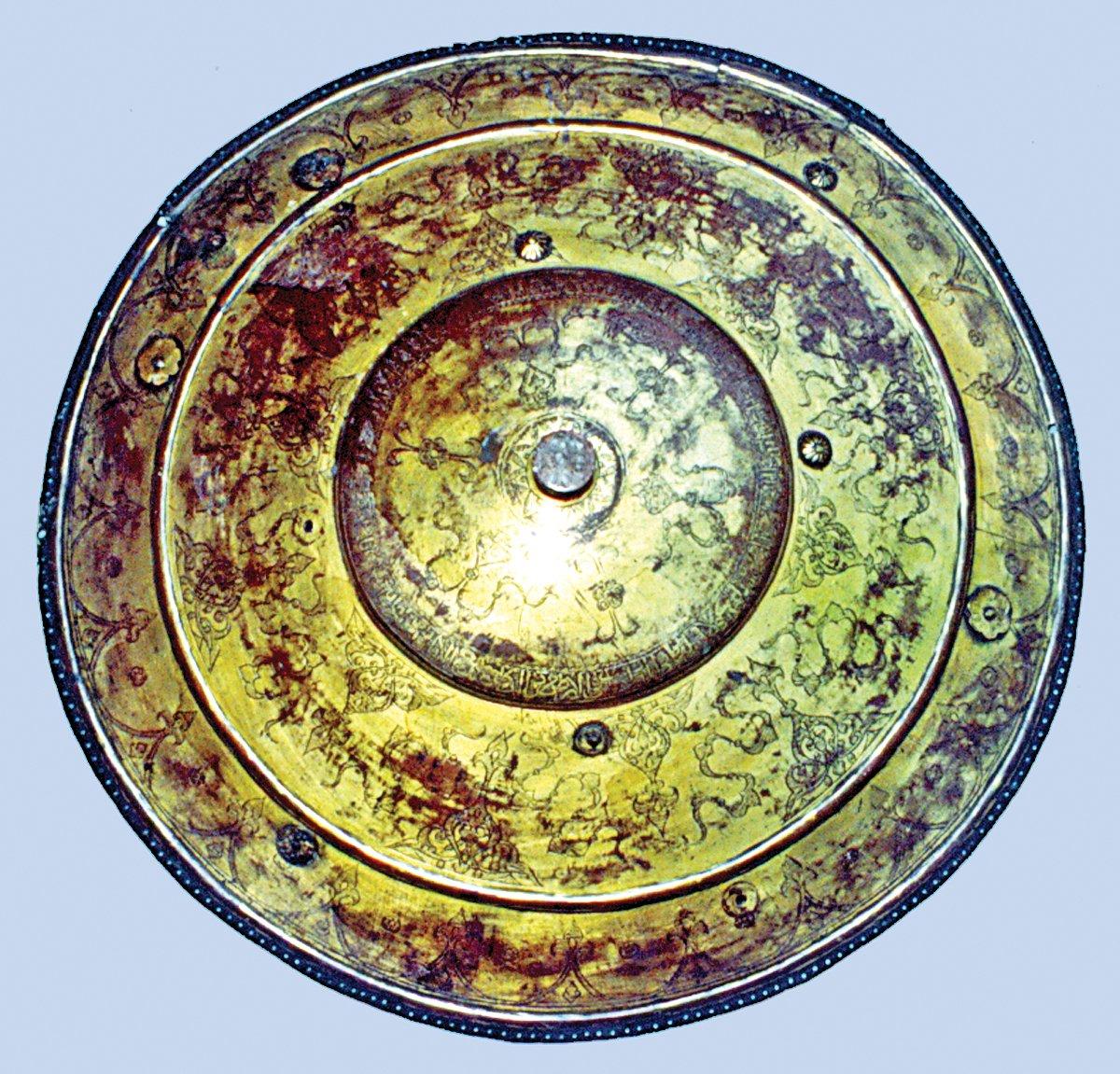 XVI. yüzyıla ait tombak kalkanı (İstanbul Askerî Müzesi, Envanter nr. 21246)