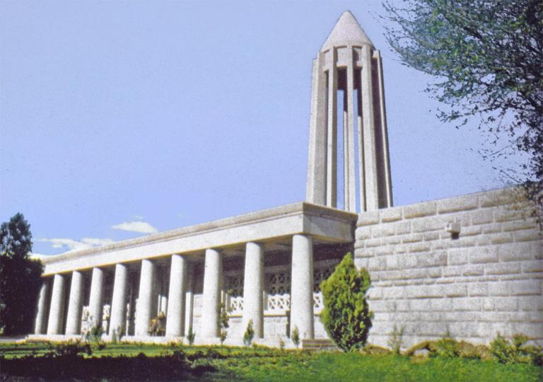 İbn Sînâ’nın anıt mezarı – Hemedan/İran