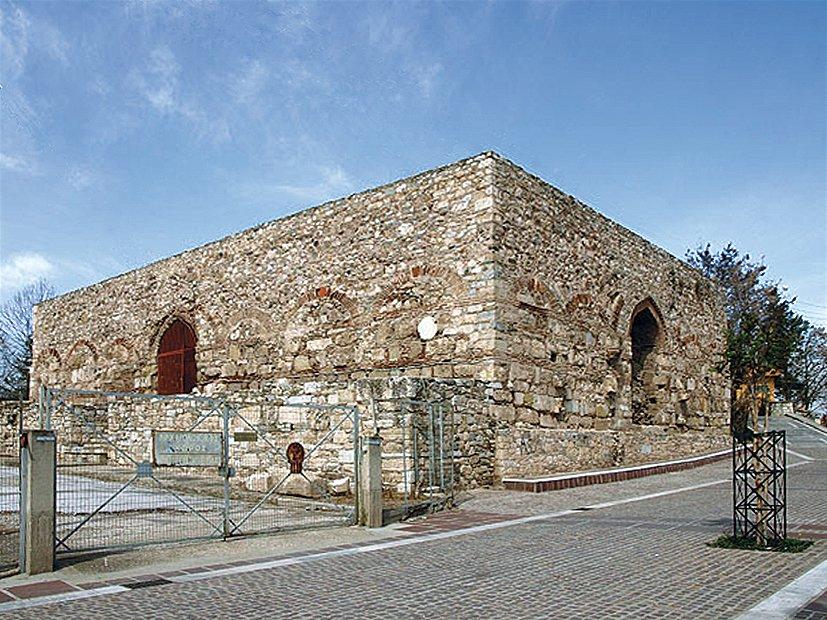 Yenişehir’de yaklaşık 890 (1485) yılında inşa edilen Turahanoğlu Ömer Bey Bedesteni’nin kalıntıları