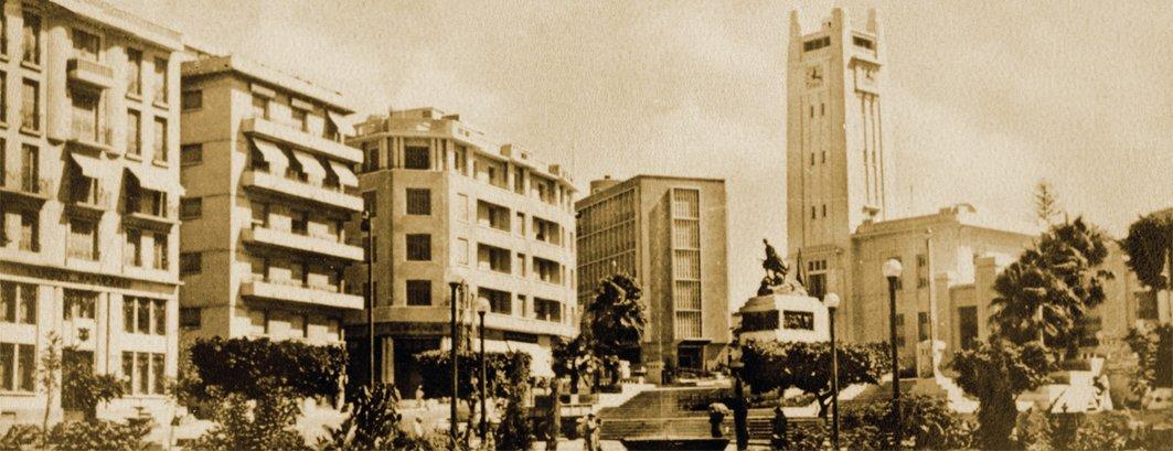 Müstegānim Meydanı (Cezayir’in bağımsızlığına kavuşmasından sonra meydanda yer alan ve Fransız işgalini sembolize eden heykel Fransa’ya nakledilmiştir)