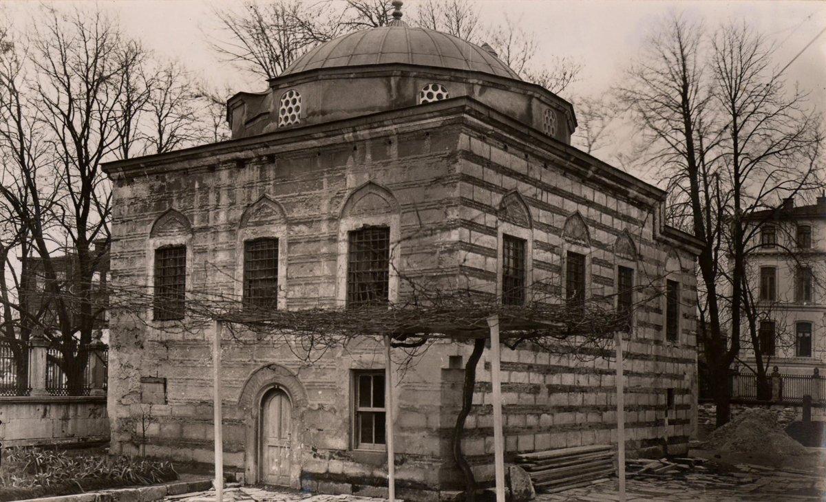I. Mahmud tarafından 1740’lı yıllarda yaptırılan Ayasofya Sıbyan Mektebi binası(SALT Araştırma, Ali Saim Ülgen arşivi)