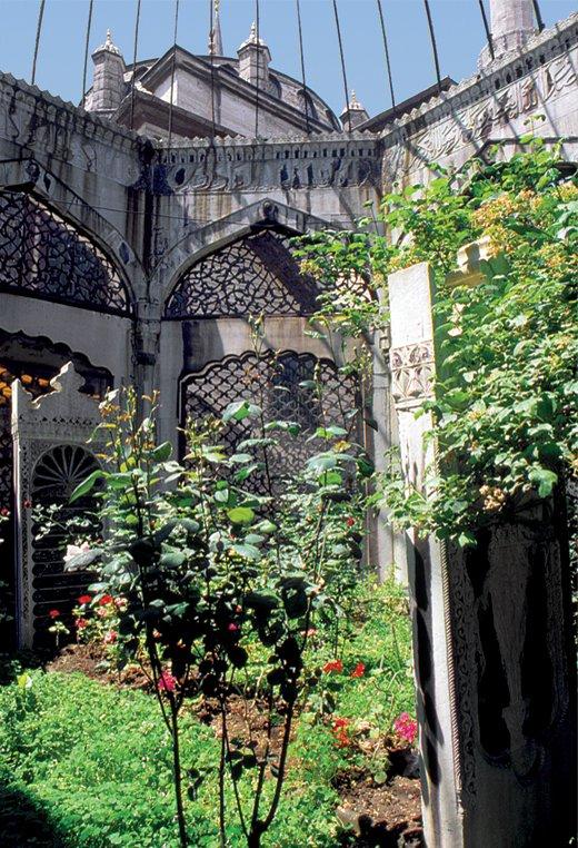 Gülnûş Emetullah Sultan’ın mezarı