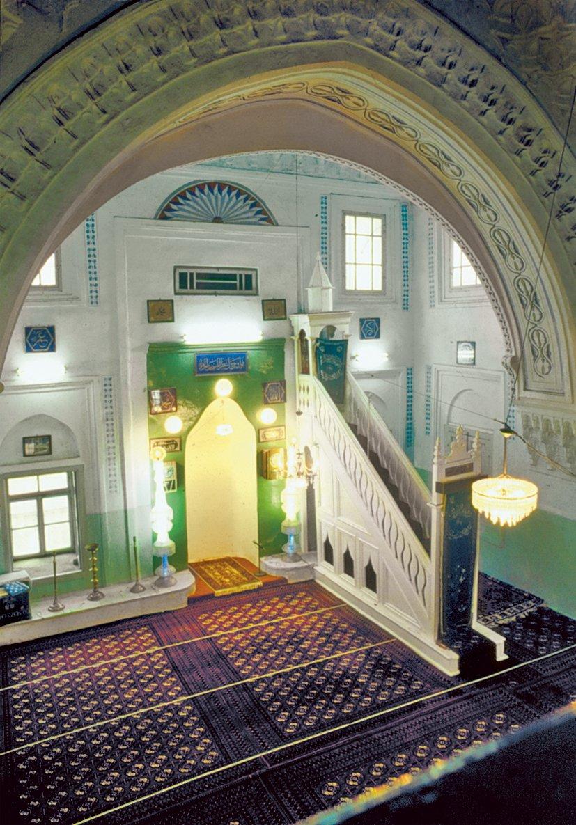 Alaca İshak Bey Camii’nin içinden bir görünüş