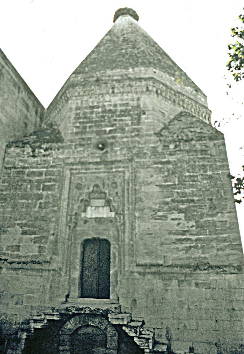 Karaman’da İbrâhim Bey Kümbeti