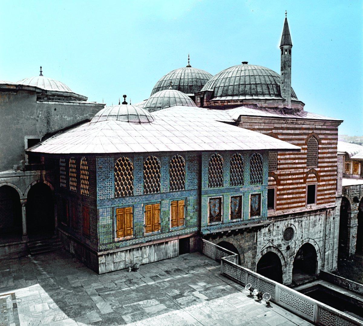 Topkapı Sarayı’ndaIII. Murad Köşkü ile bitişiğindeki Çifte Kasırlar
