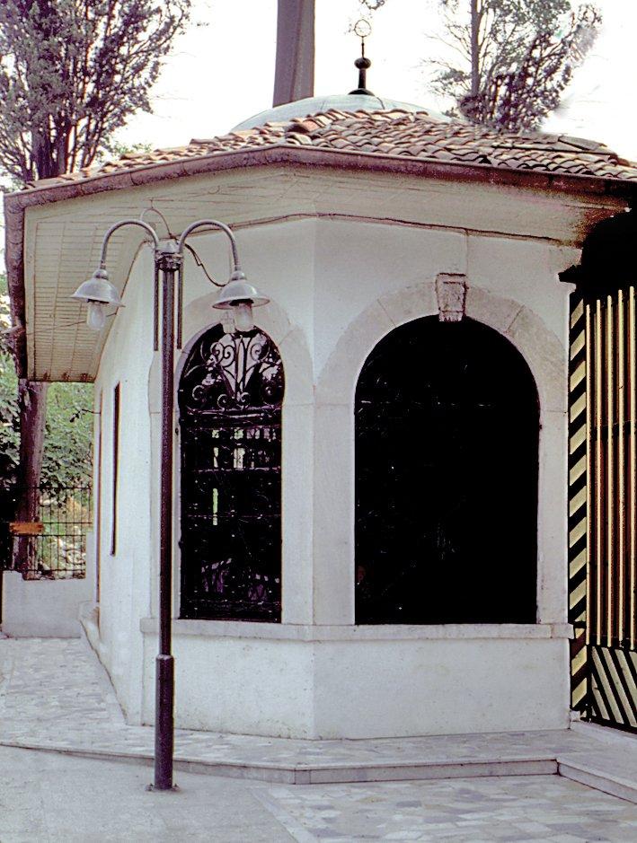 Mahfî Ramazan Efendi’nin türbesi