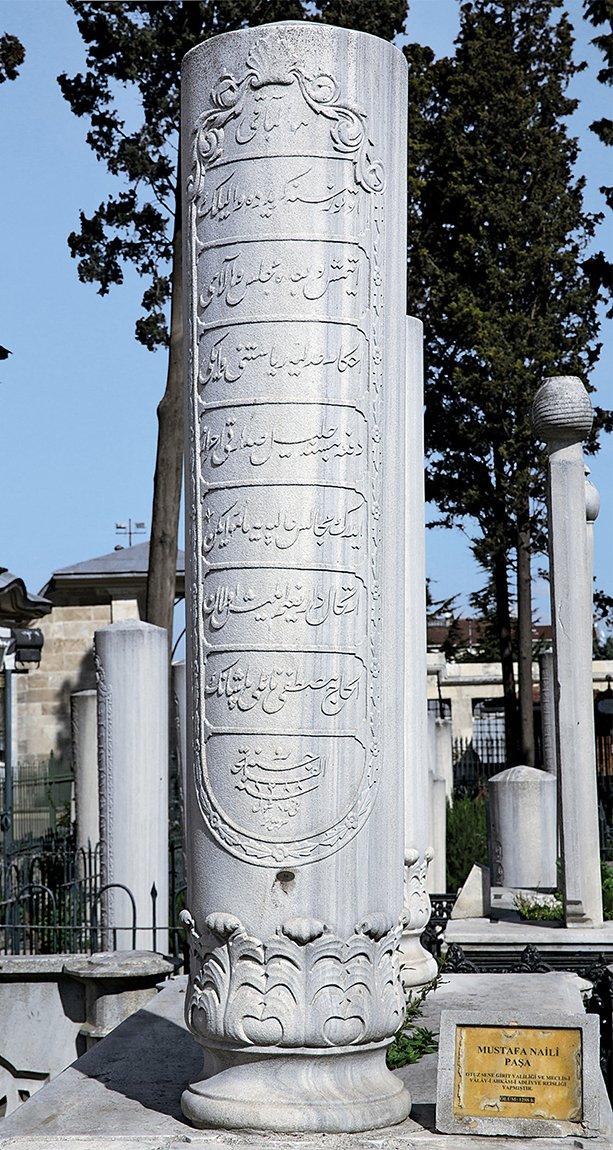 Mustafa Nâilî Paşa’nın Fâtih Camii hazîresindeki mezar taşı – Fatih/İstanbul