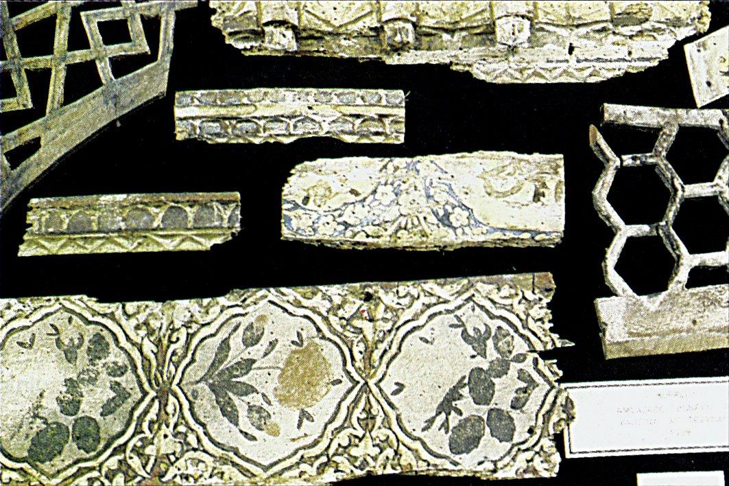 Amcazâde Hüseyin Paşa Yalısı’nın iç süslemelerine ait parçalar (İstanbul Vakıf İnşaat Eserleri Müzesi, Teşhir nr. 1698)