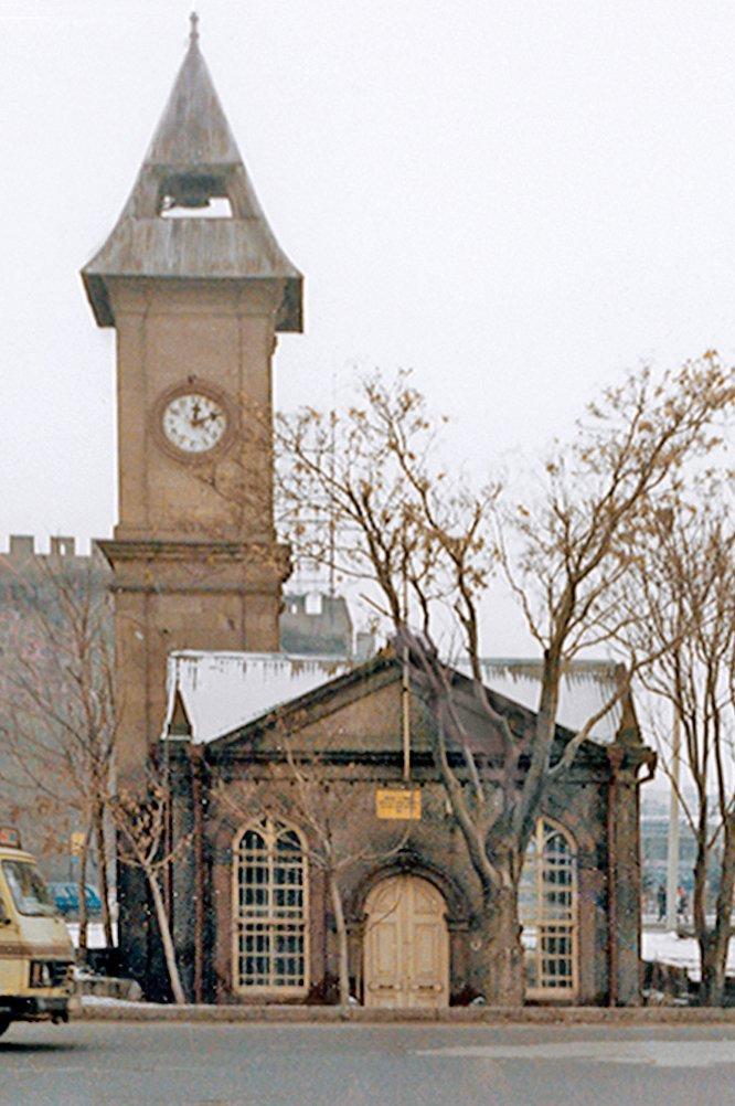 Muvakkithâneli saat kulelerinden 1906 yılında Kayseri Mutasarrıfı Haydar Bey zamanında yaptırılan Kayseri Saat Kulesi