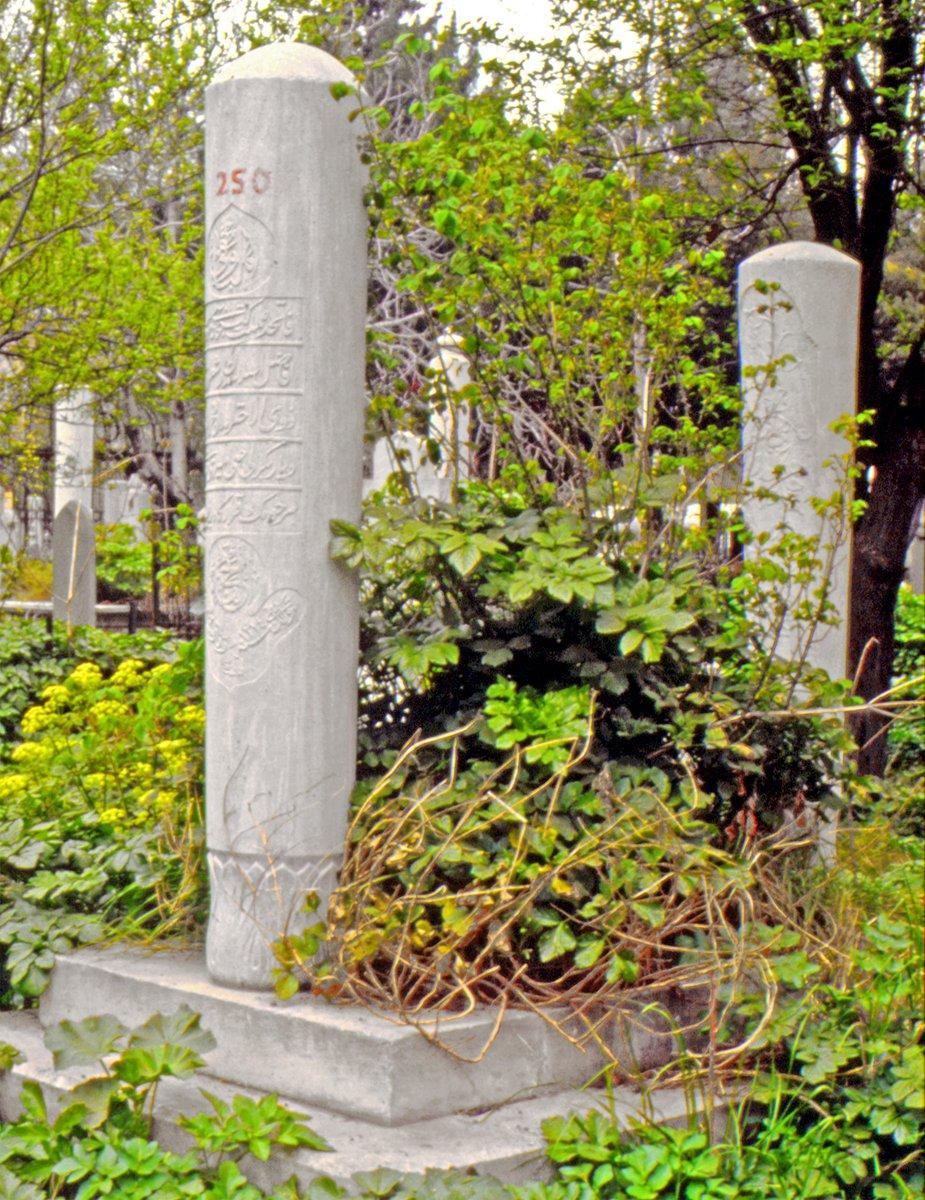 Ali Emîrî Efendi’nin Fâtih Türbesi hazîresindeki mezarı – İstanbul