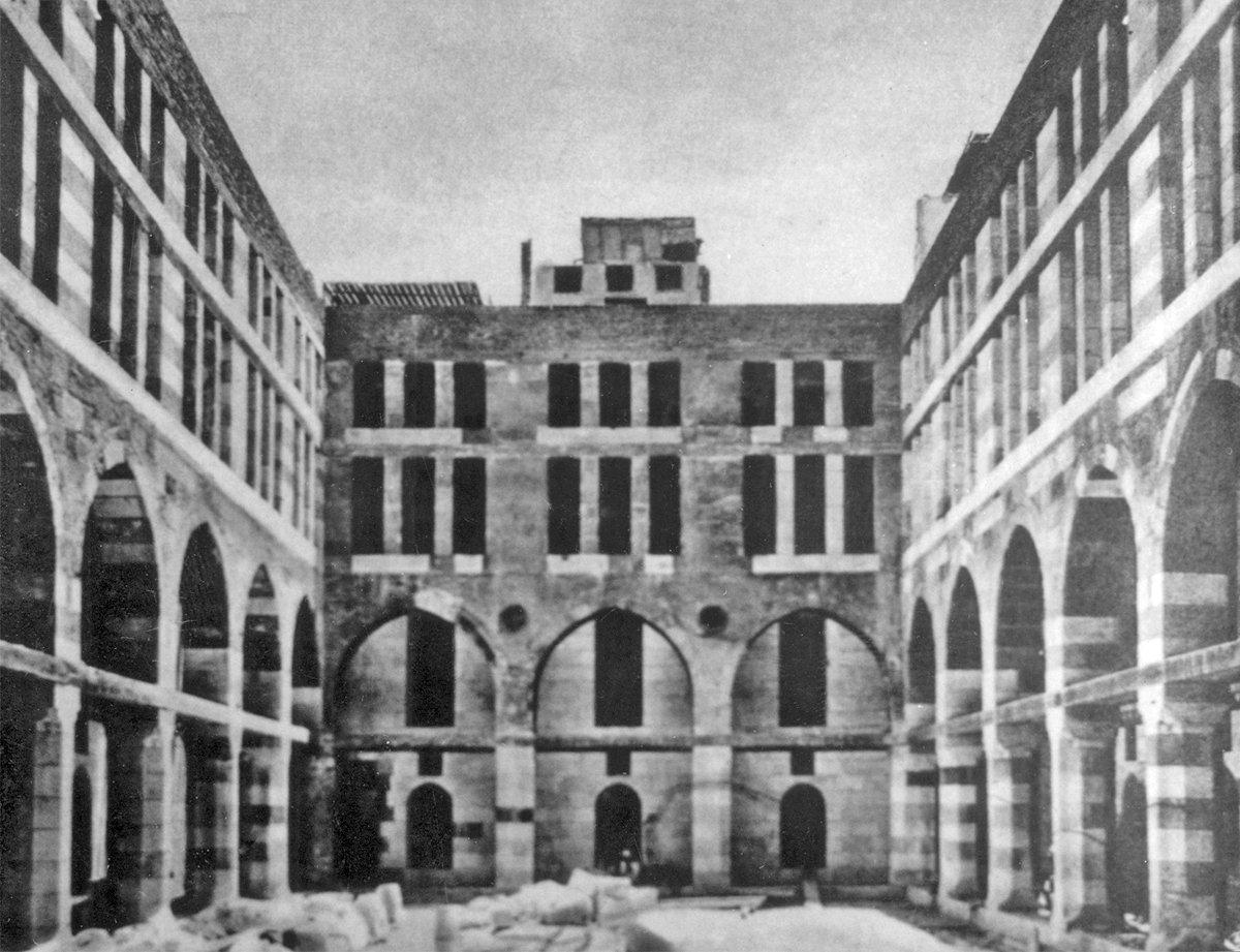 Kansu Gavri’nin yaptırdığı kervansarayın avlusundan bir görünüş