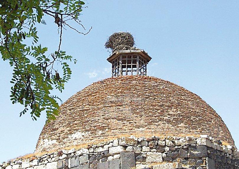 Karapınar Sultan Selim Külliyesi içindeki hamamın kubbesi