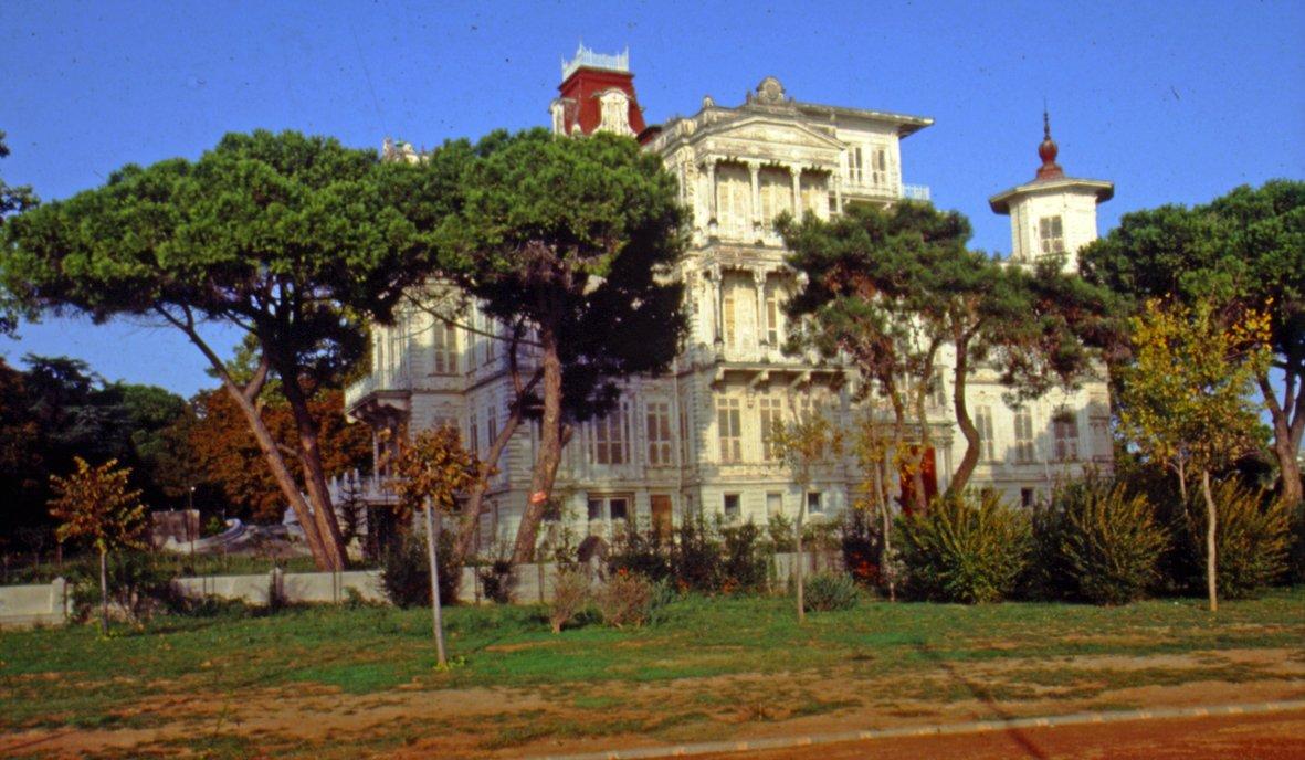 Caddebostan’da Mâbeyinci Râgıb Paşa Köşkü – Kadıköy/İstanbul