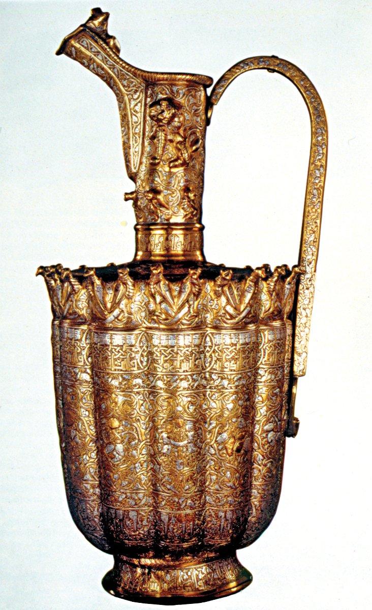 XII. yüzyıla ait Herat işi gümüş ve bakır kakmalı pirinç ibrik (London British Museum, nr. 1848.8-5.2.)