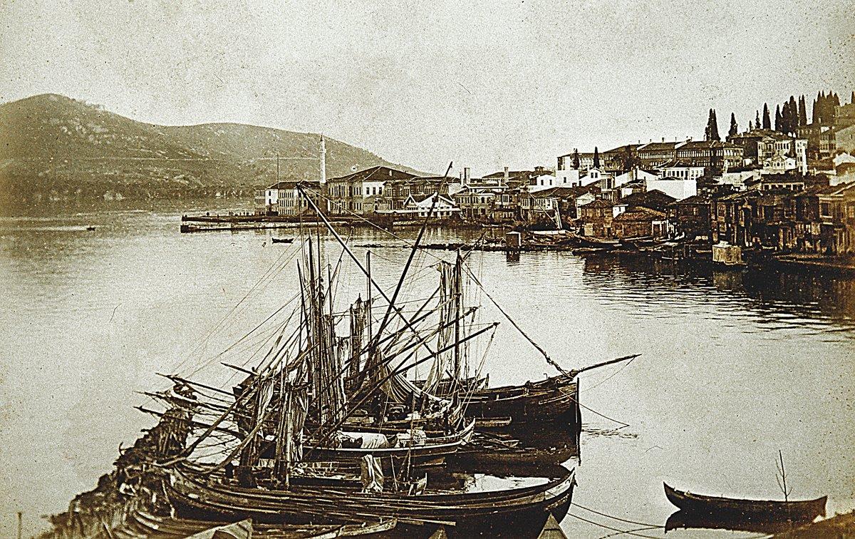 II. Abdülhamid devrinde Bahriye Mektebi’nin denizden görünüşü (İÜ Ktp., Albüm, nr. 90401)