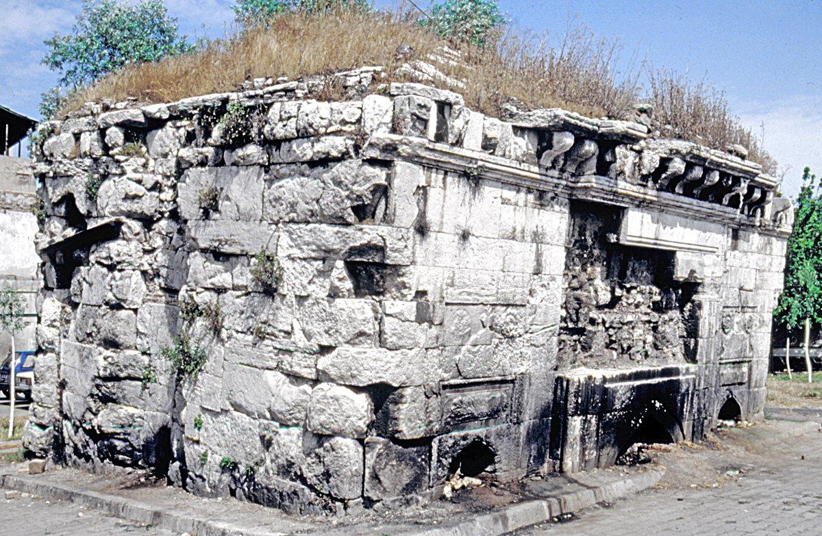 Galata’da Yahyâ Ağa Çeşmesi