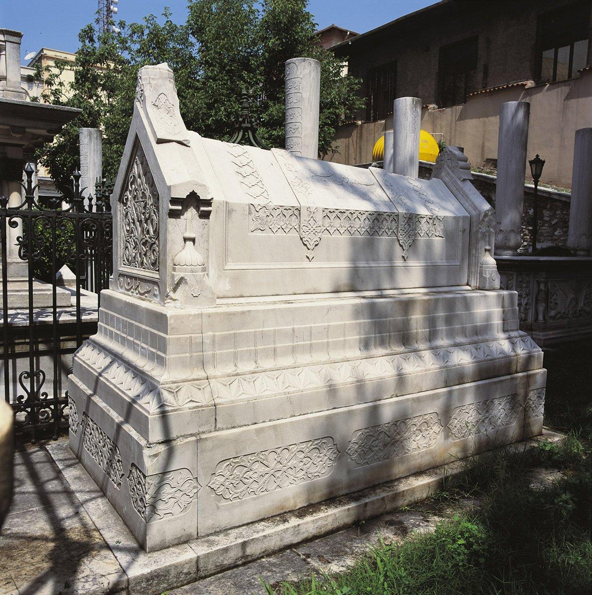 Said Halim Paşa’nın Divanyolu’nda II. Mahmud Türbesi hazîresindeki mezarı – Fatih/İstanbul(M. Ruyan Soydan koleksiyonu)