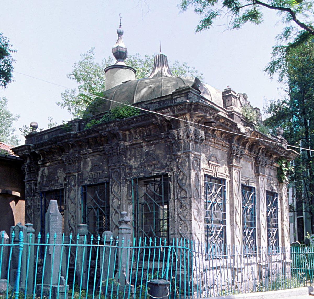 Hasan Fehmi Paşa’nın Lâleli’de Kemalpaşa Mescidi hazîresindeki türbesi – Fatih/İstanbul