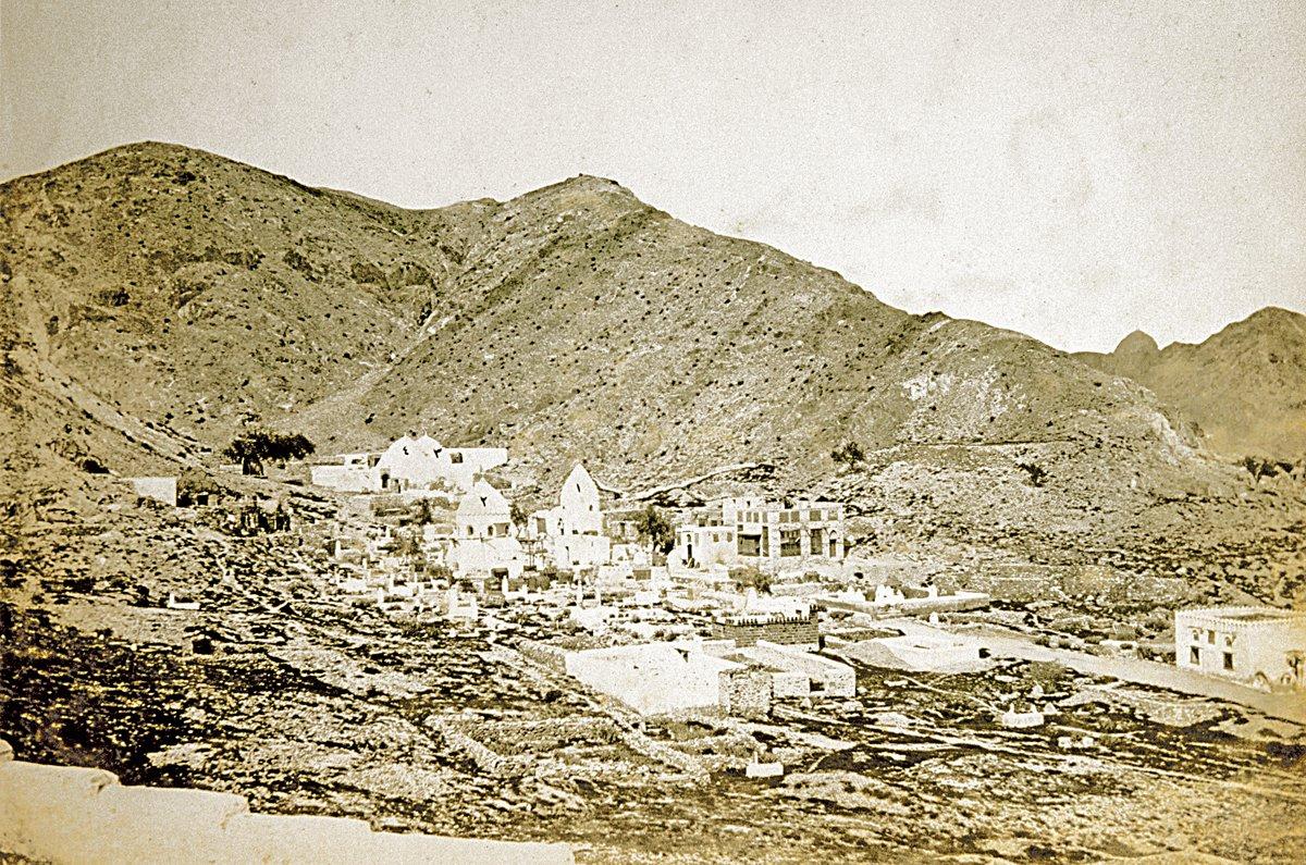 Cennetü’l-muallâ’nın XIX. yüzyıl sonundaki görünüşü (İÜ Ktp., Albüm, nr. 90744)