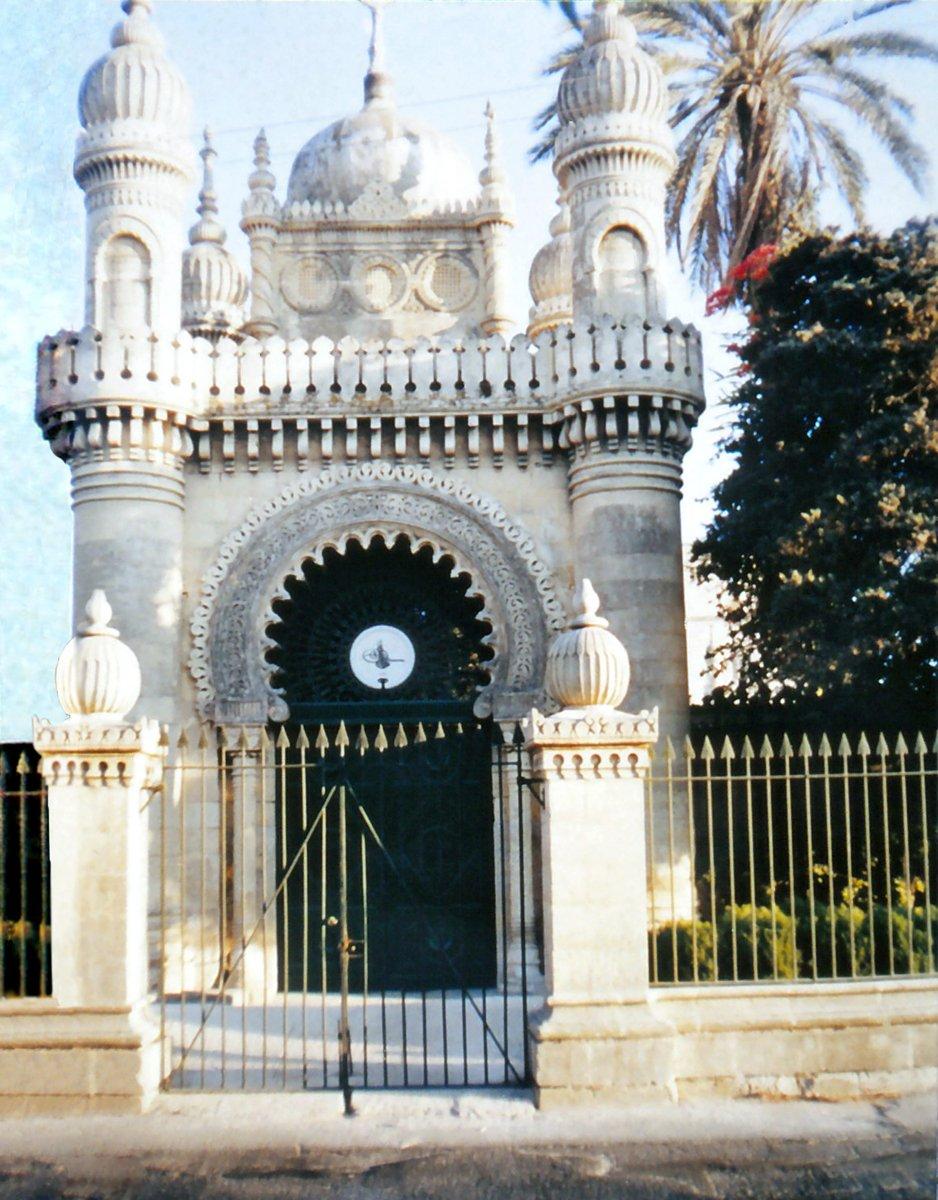Sultan Abdülaziz’in Malta’da yaptırdığı müslüman mezarlığının giriş kapısı (İdris Bostan fotoğraf arşivi)